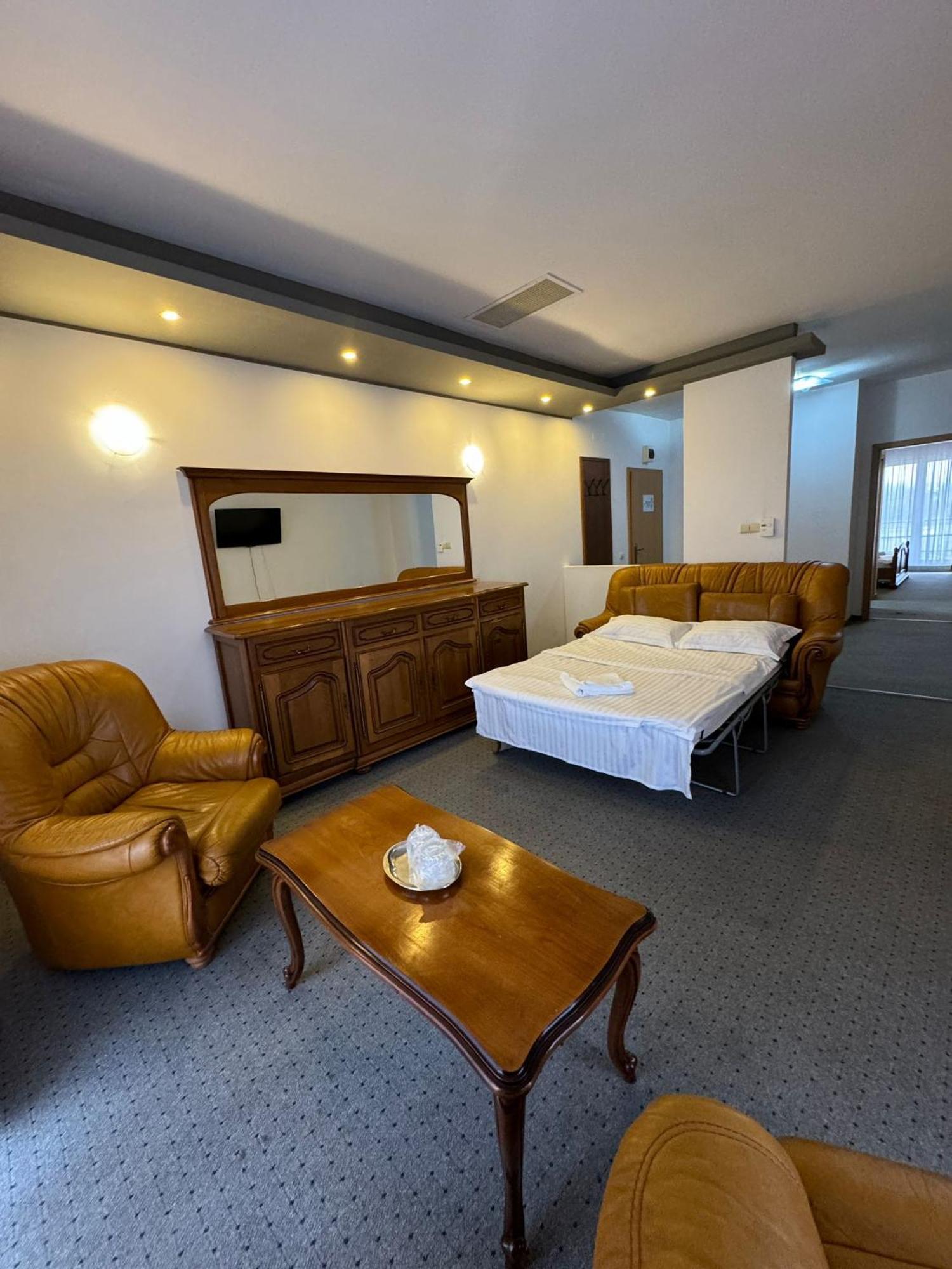 Hotel Vesztény Kültér fotó