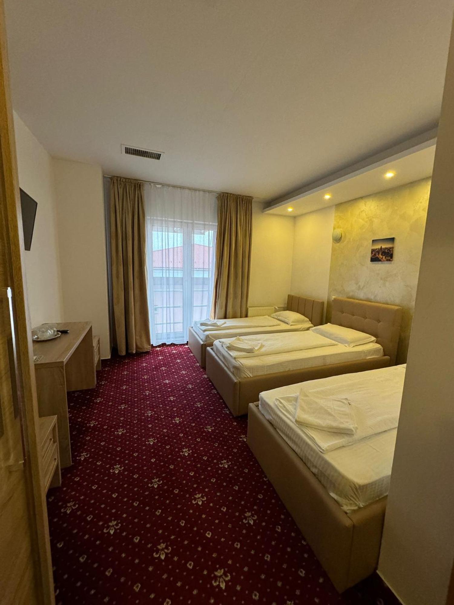 Hotel Vesztény Kültér fotó